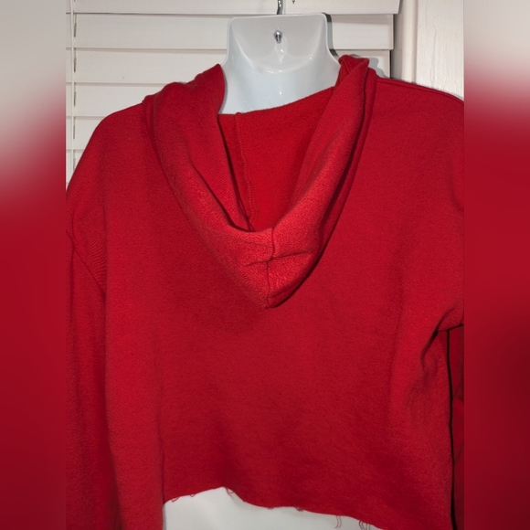 NBA Women's Red cropped long sleeve Chicago Bulls cropped hoodie. EUC. SIZE M - Picture 5 of 8